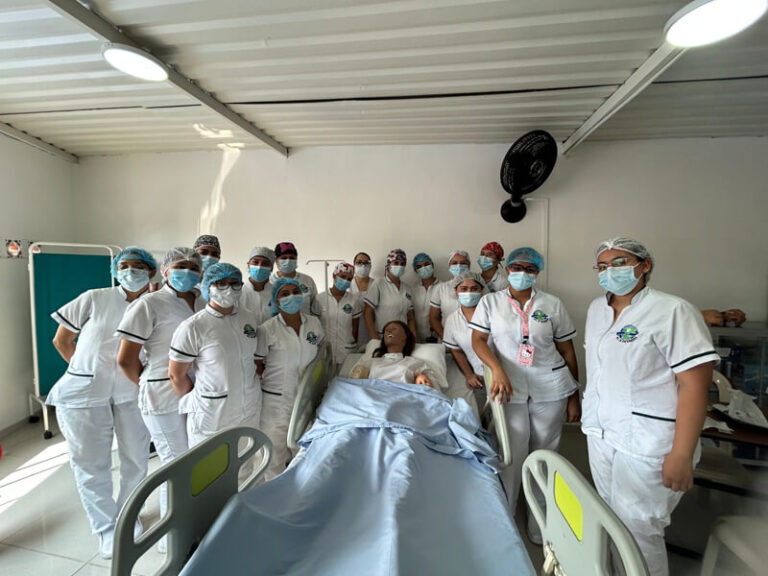 Carrera técnica de Auxiliar de Enfermería en el Tolima